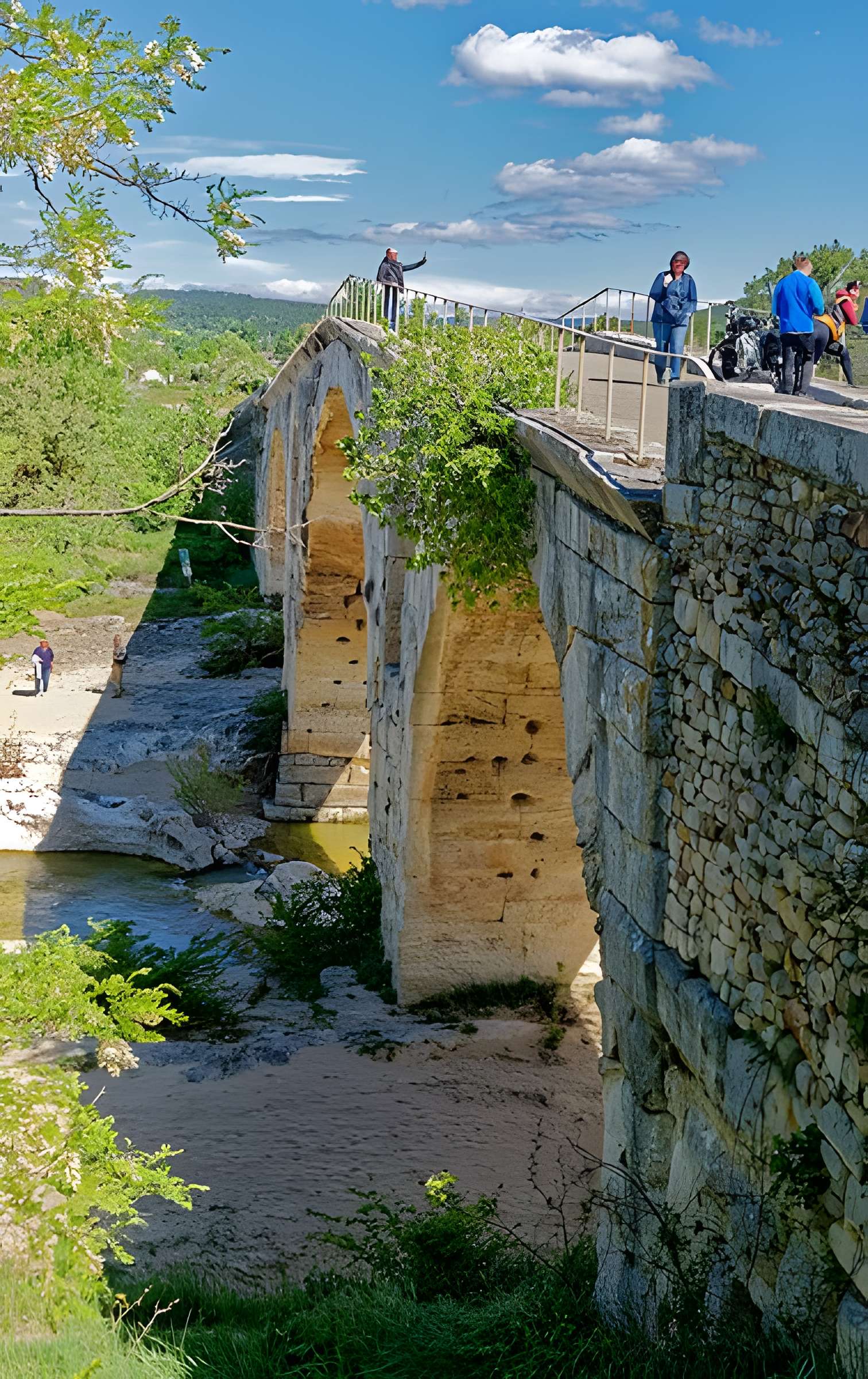 Pont Julien de Bonnieux