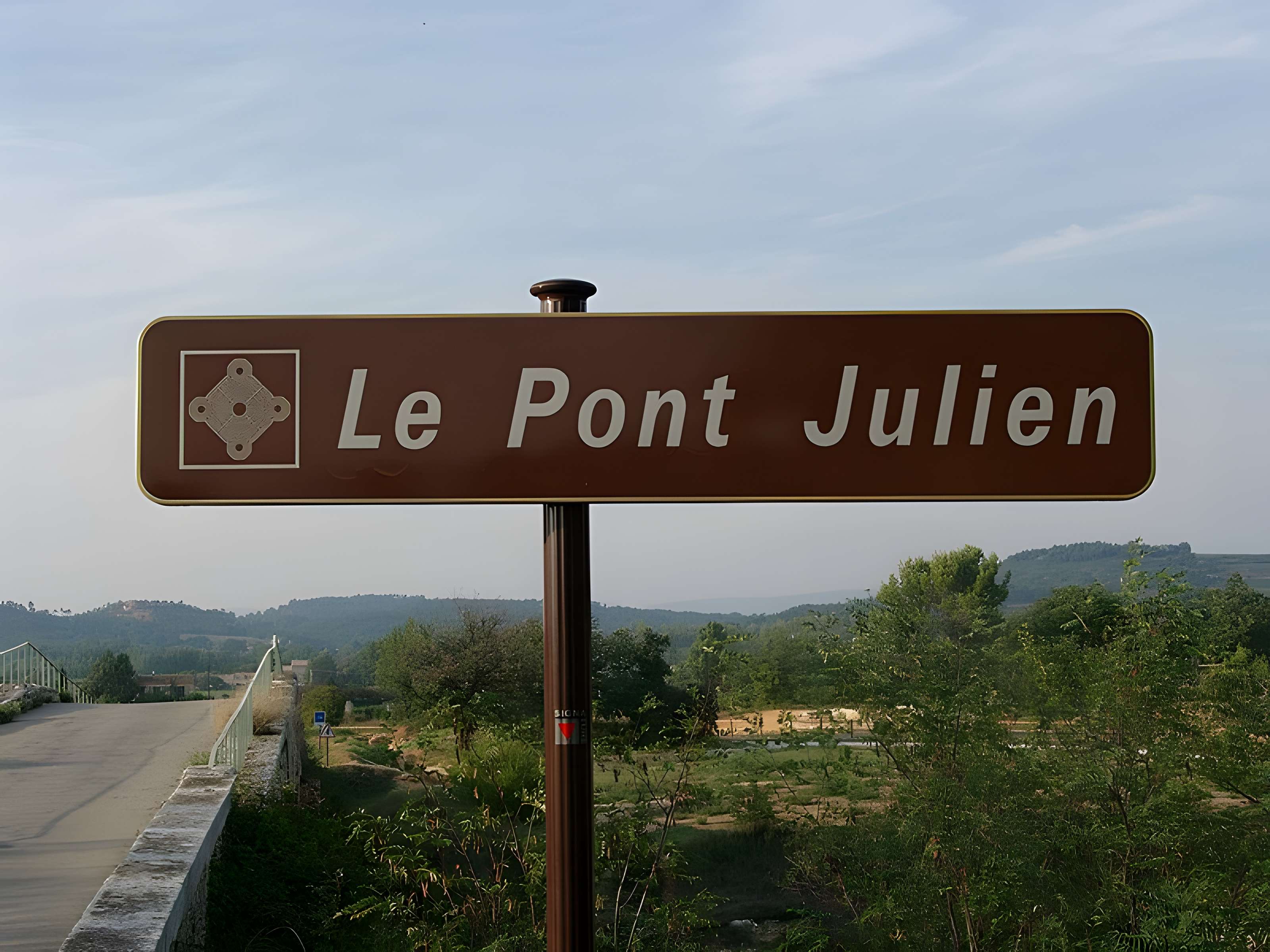 Pont Julien de Bonnieux