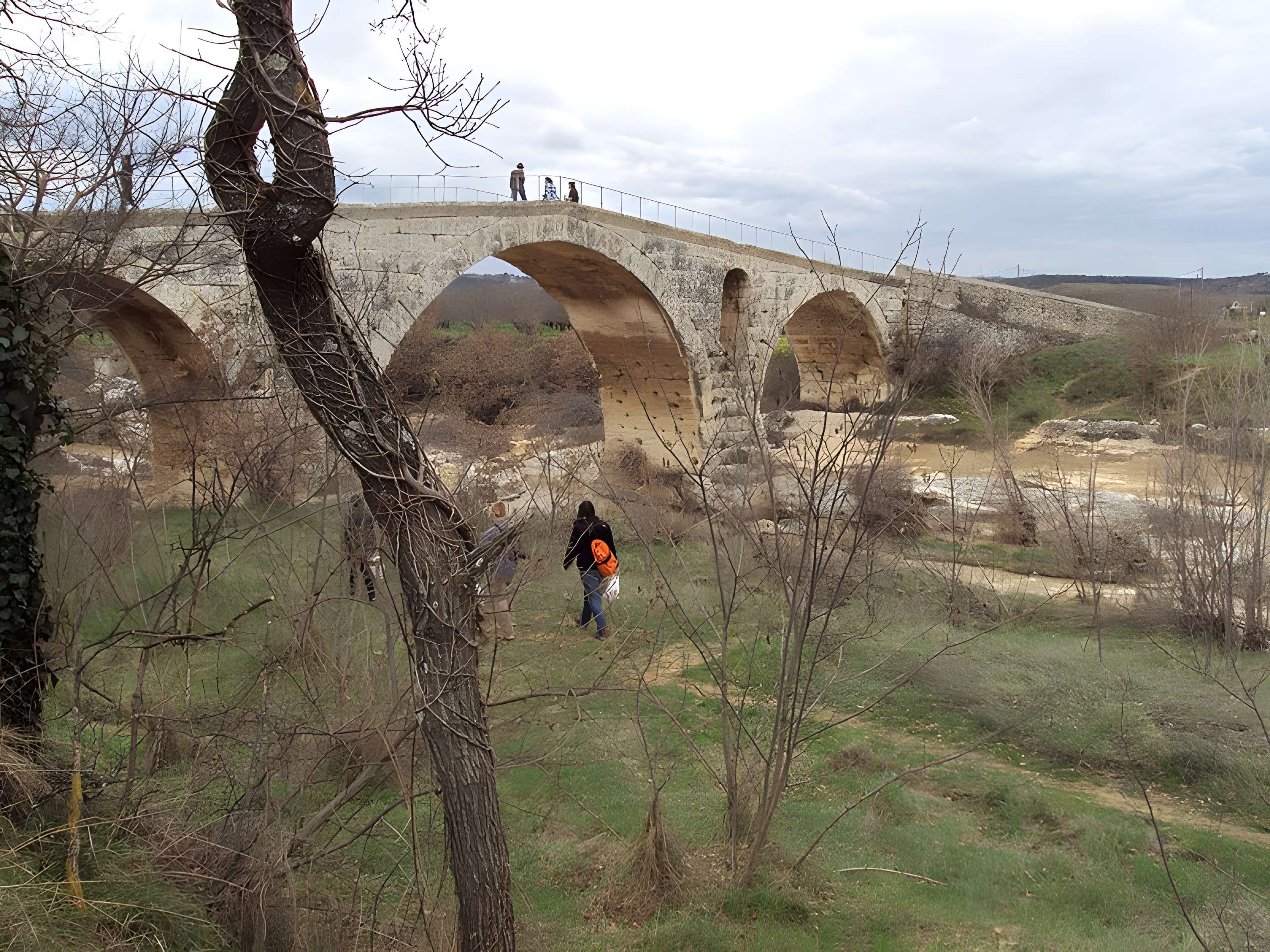 Pont Julien de Bonnieux