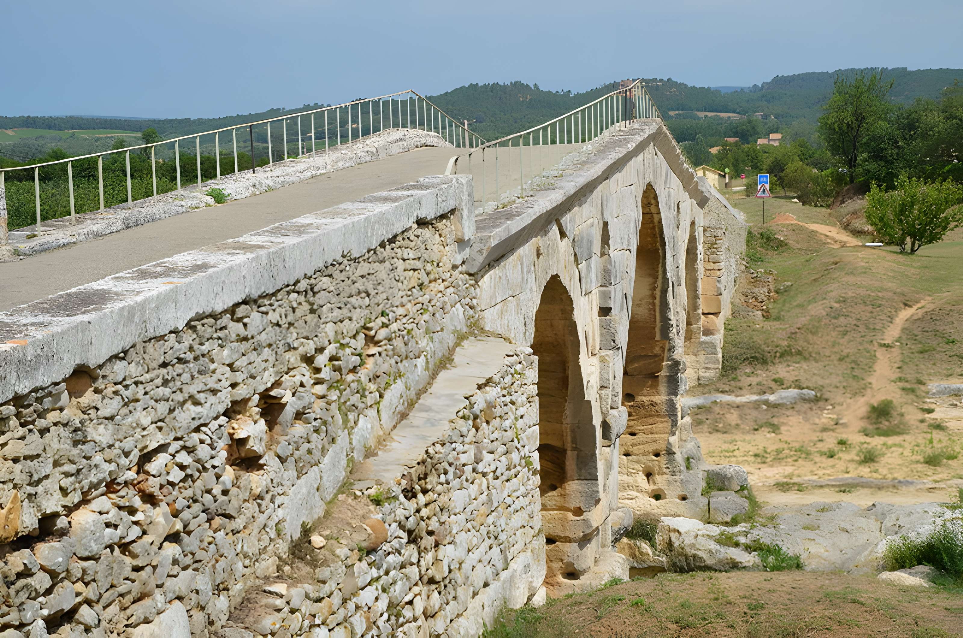 Pont Julien de Bonnieux