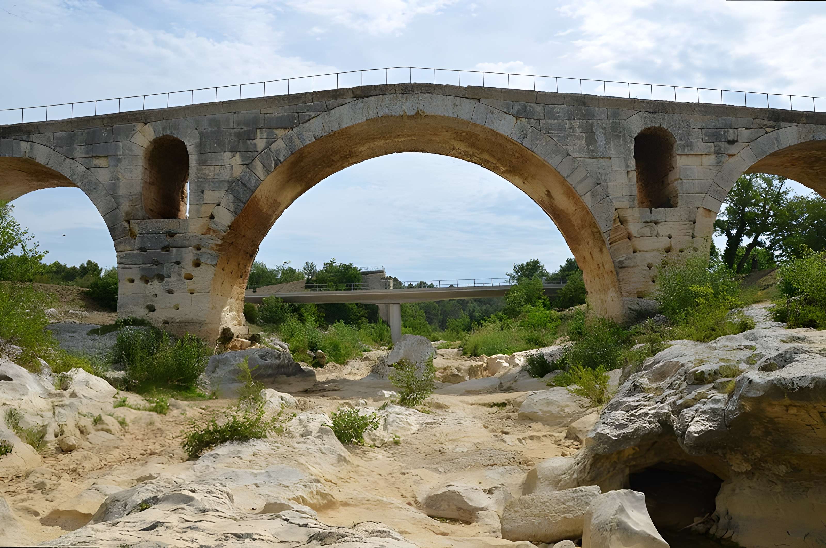 Pont Julien de Bonnieux
