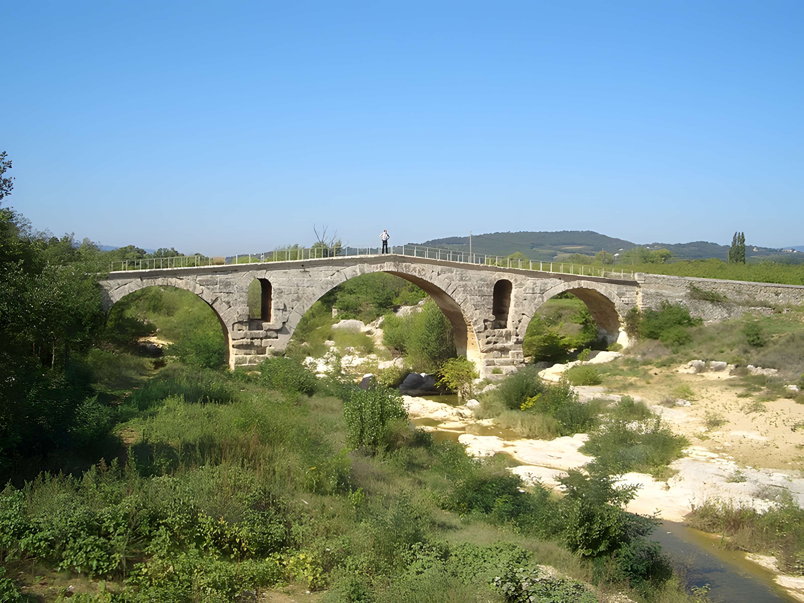 Pont Julien de Bonnieux