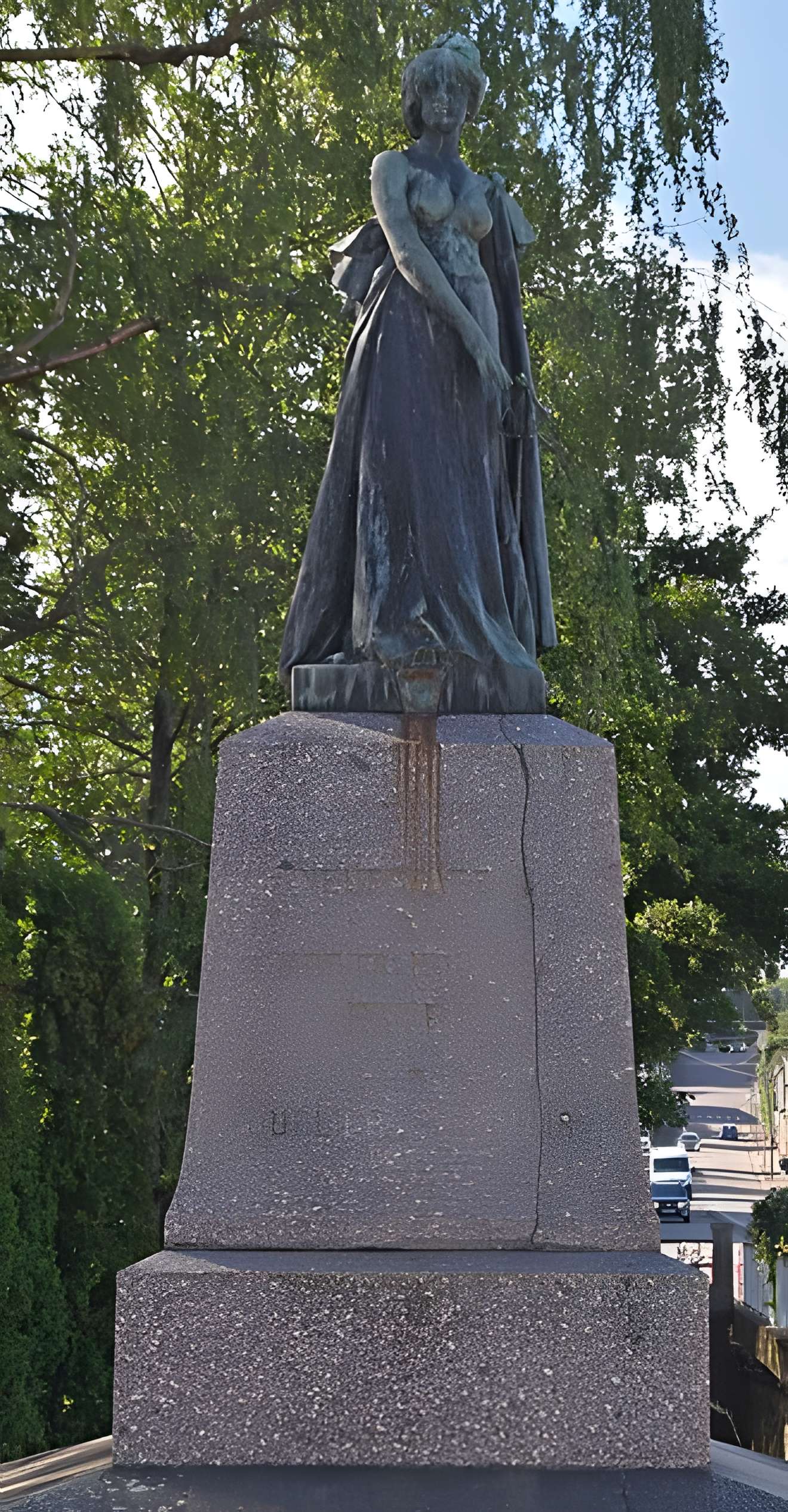 Monument aux enfants de l'arrondissement morts pour la patrie en 1870