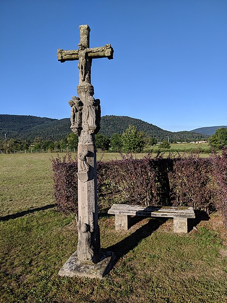 Photo de Croix en pierre à la sortie du hameau