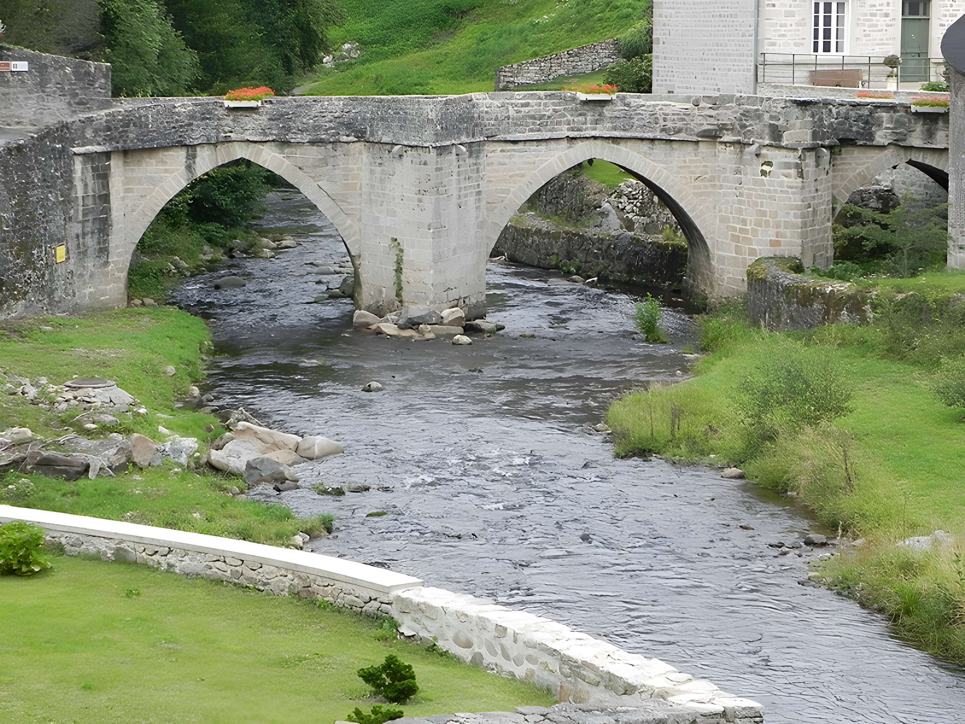 Pont sur la Vézère de Treignac