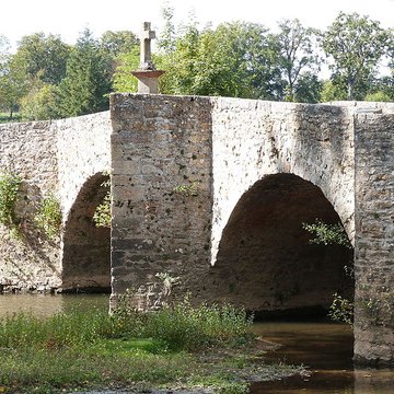 Pont sur lAveyron de Montrozier