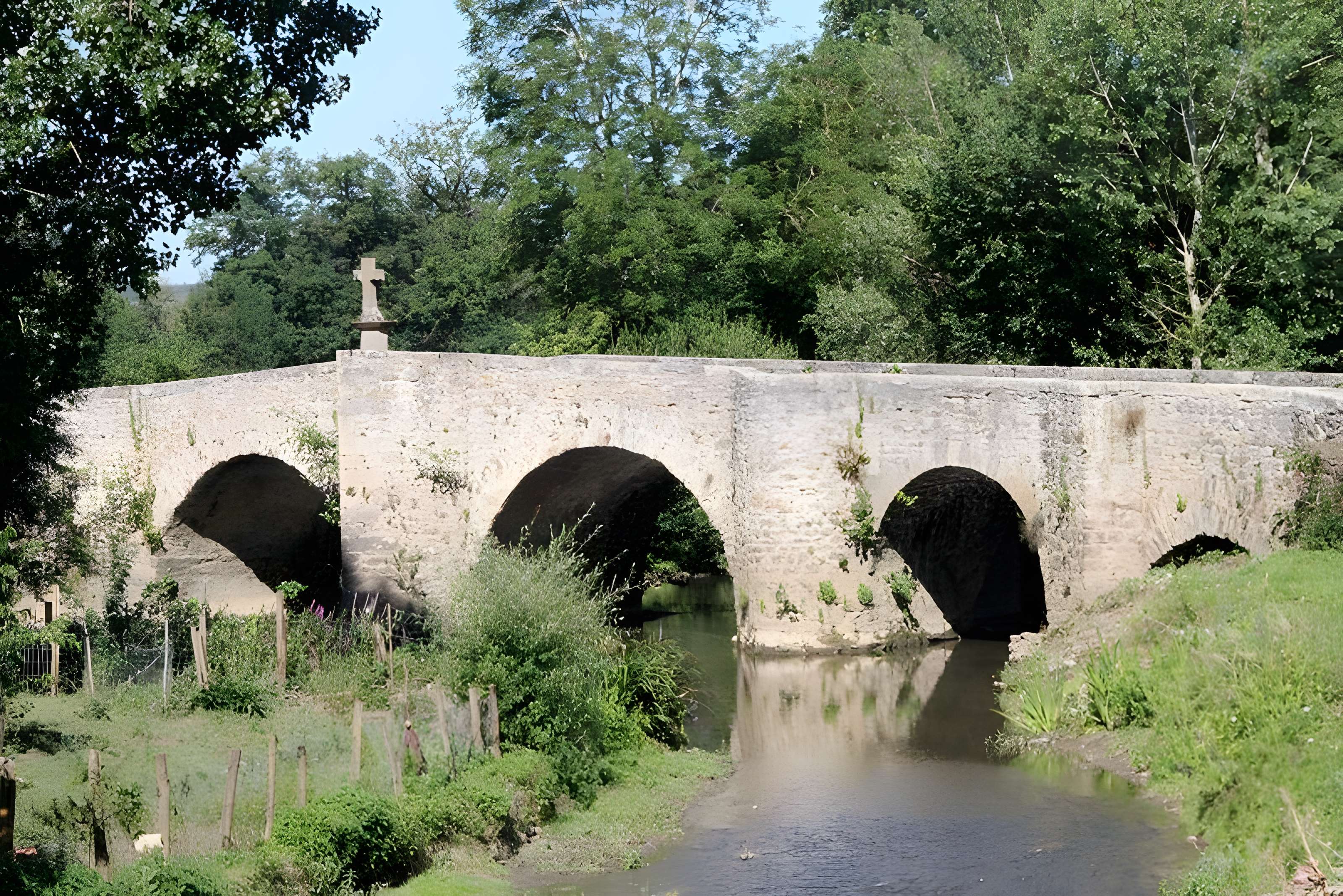 Pont sur l'Aveyron de Montrozier 