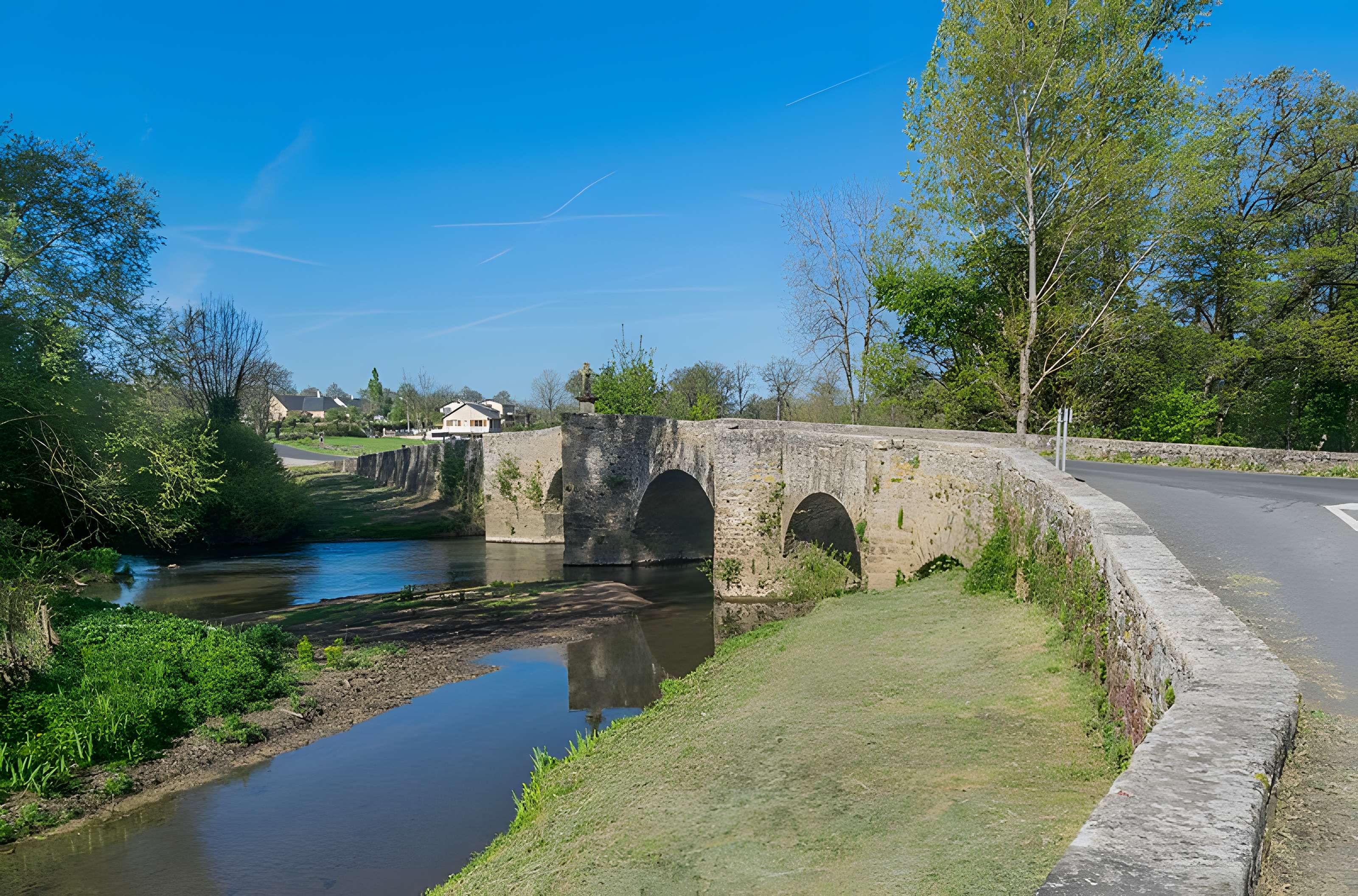 Pont sur l'Aveyron de Montrozier