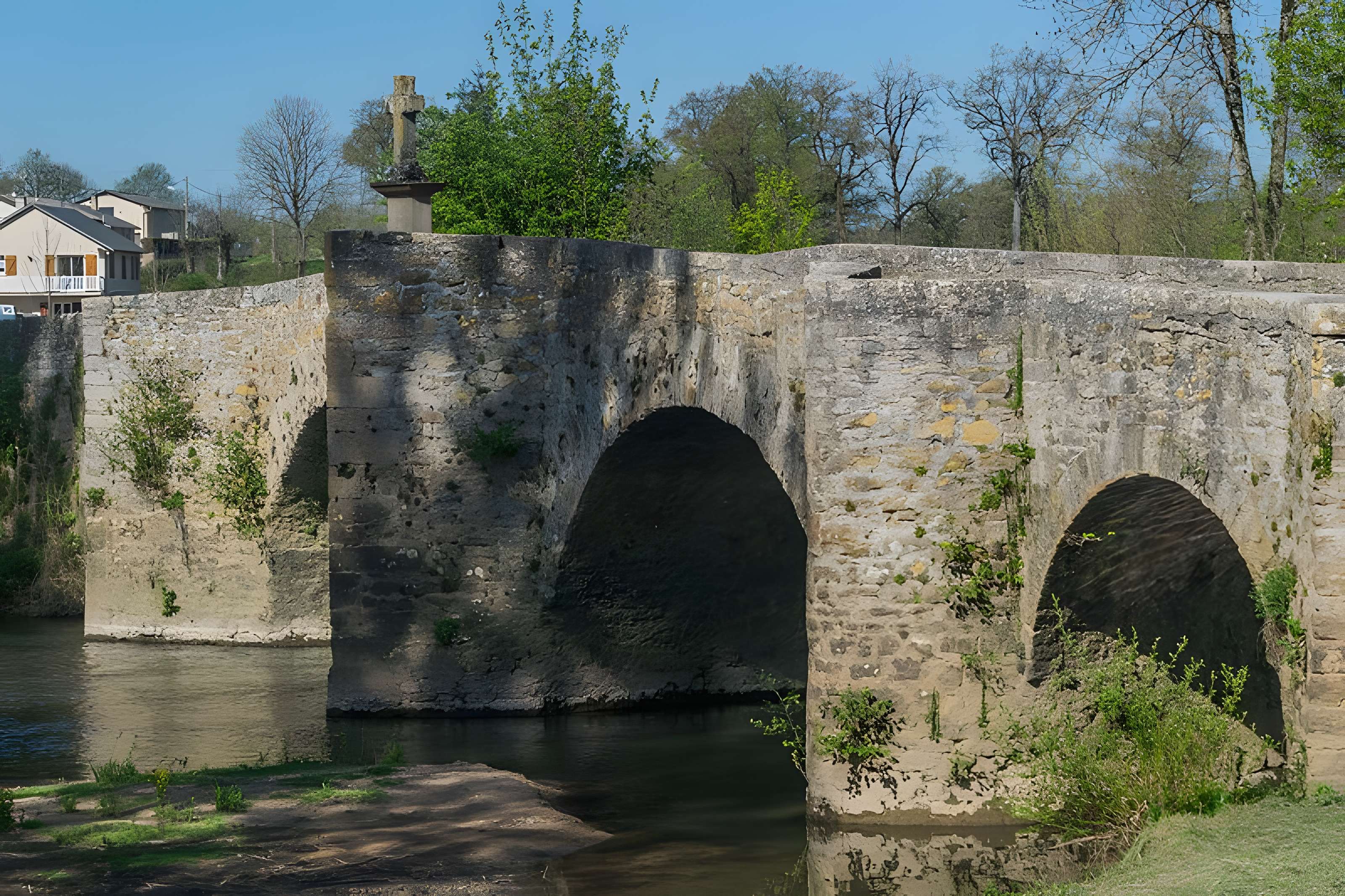 Pont sur l'Aveyron de Montrozier