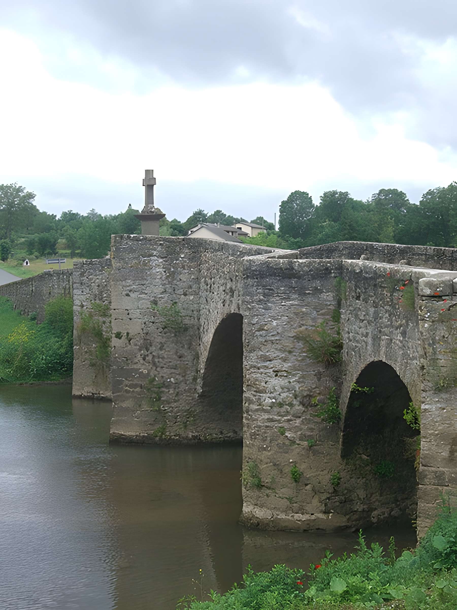 Pont sur l'Aveyron de Montrozier