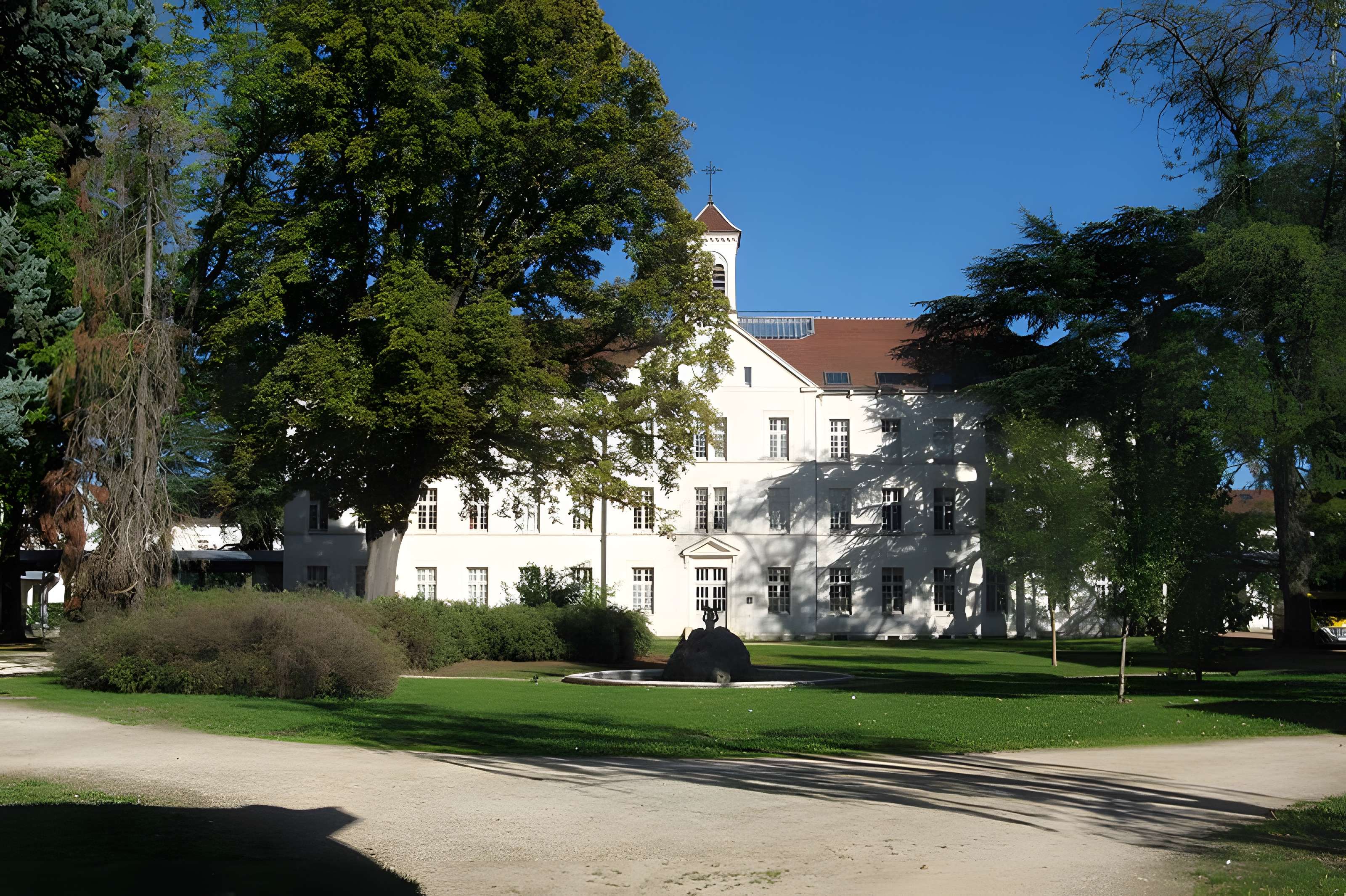 Ancien asile des aliénés, aujourd'hui Centre Hospitalier Spécialisé de l'Yonne