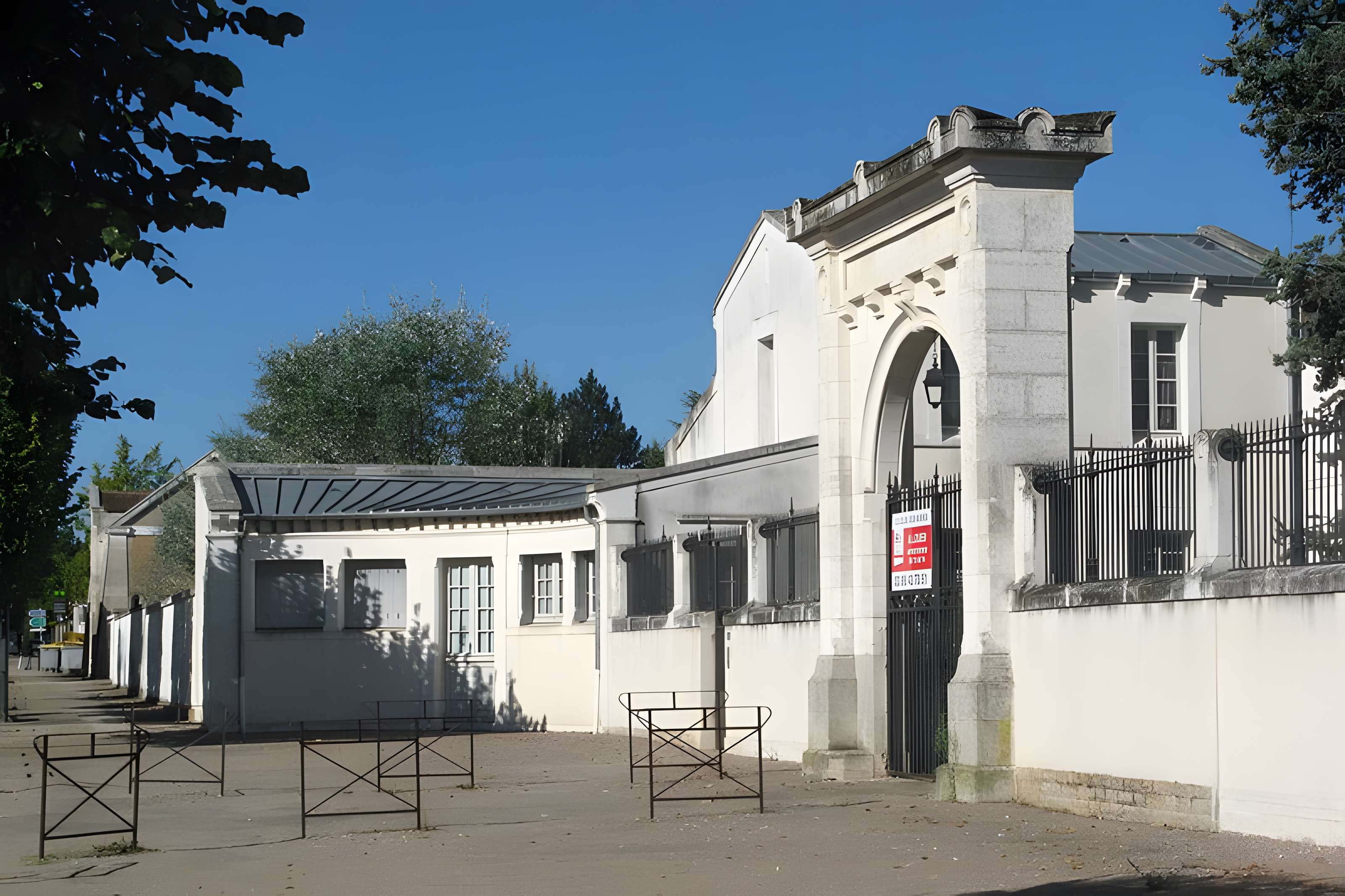 Ancien asile des aliénés, aujourd'hui Centre Hospitalier Spécialisé de l'Yonne