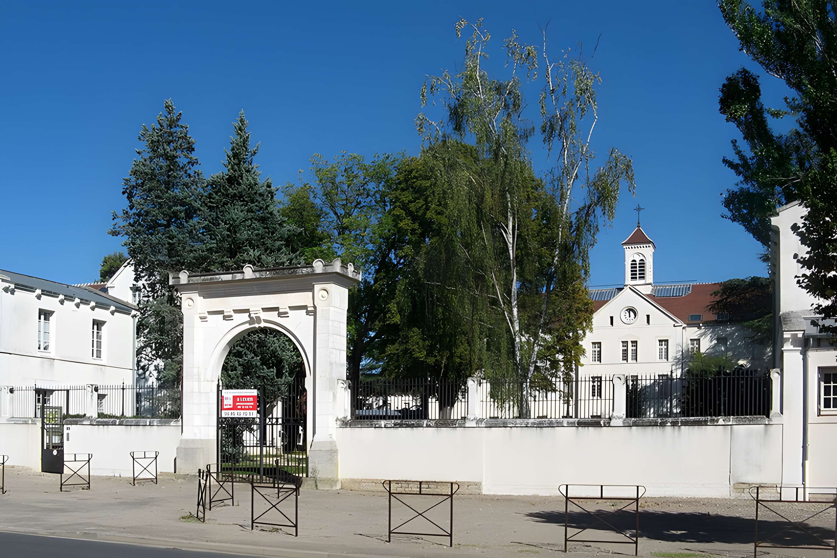 Ancien asile des aliénés, aujourd'hui Centre Hospitalier Spécialisé de l'Yonne