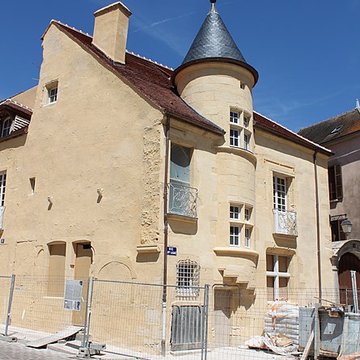 Maison à tourelle