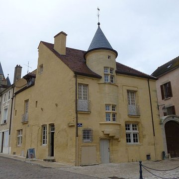 Maison à tourelle