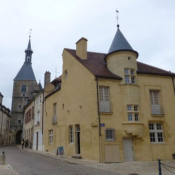 Maison à tourelle