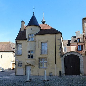 Maison à tourelle