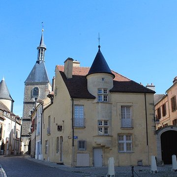 Maison à tourelle