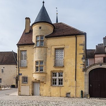 Maison à tourelle