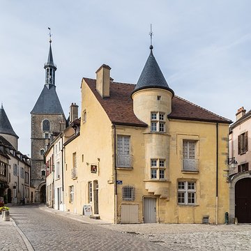 Maison à tourelle