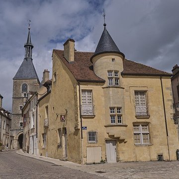 Maison à tourelle