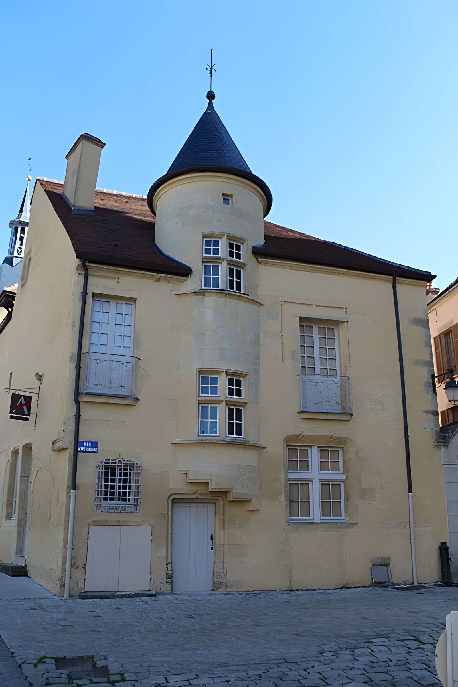 Maison à tourelle