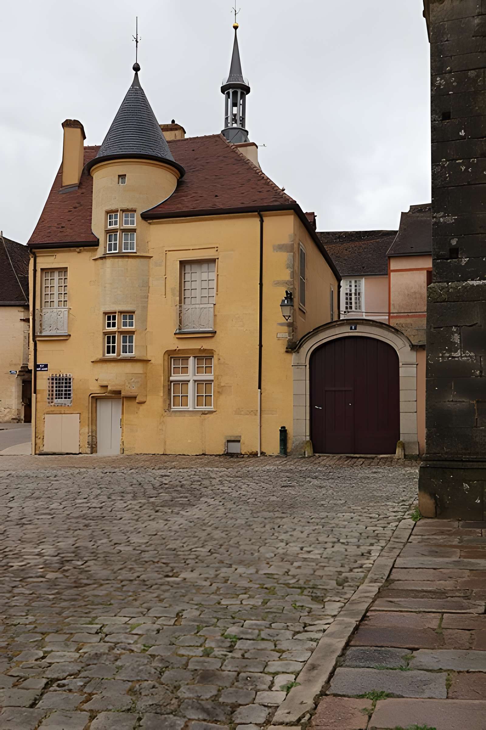 Maison à tourelle
