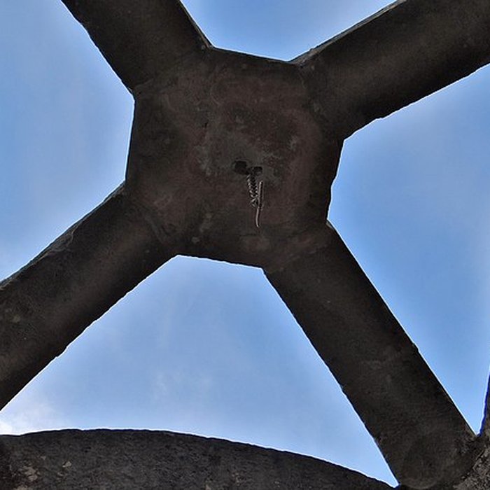 Photo de Puits public et la croix en pierre