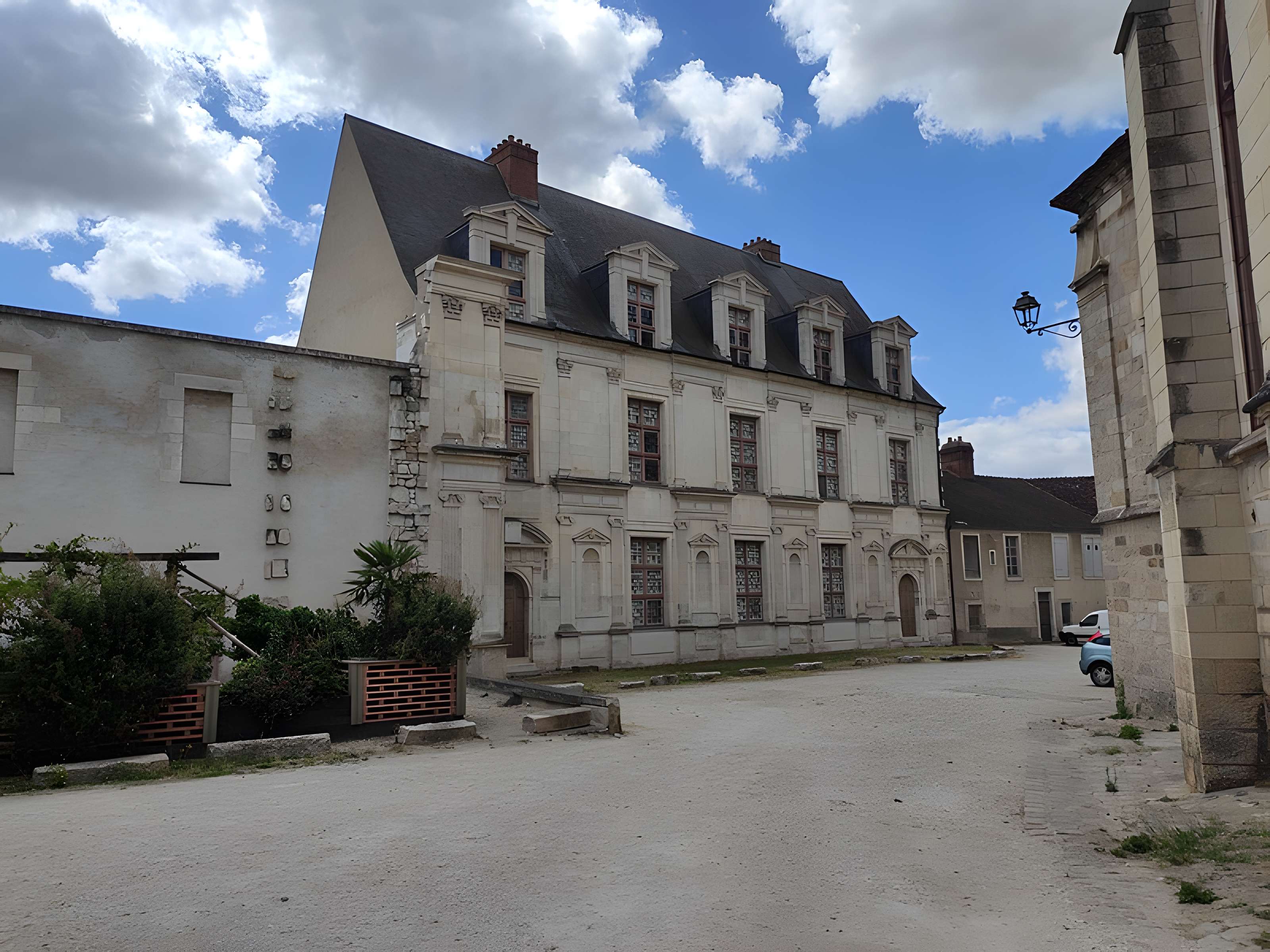 Ancien château des Comtes de Gondi