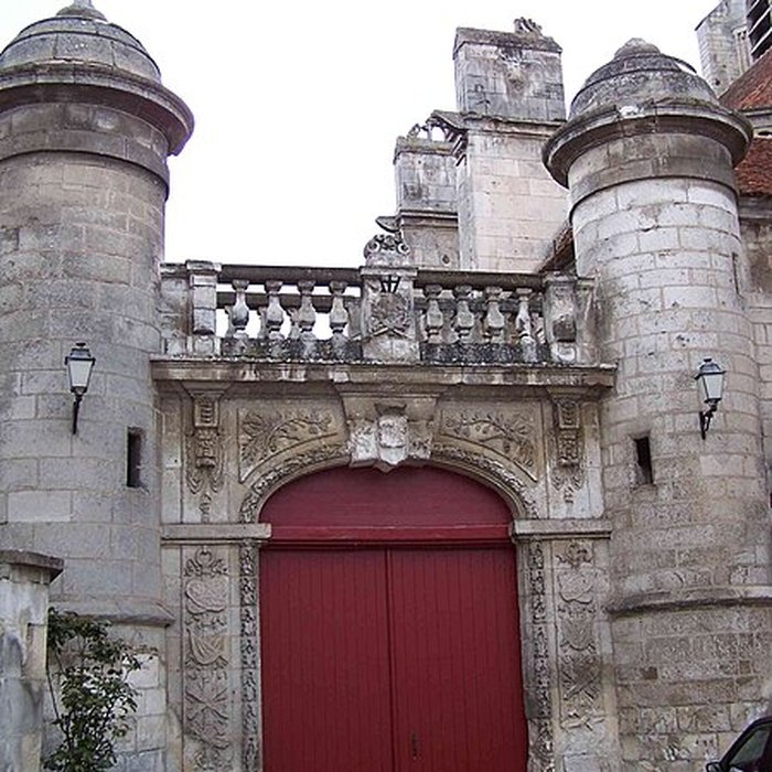 Photo de Portail Renaissance attenant à léglise