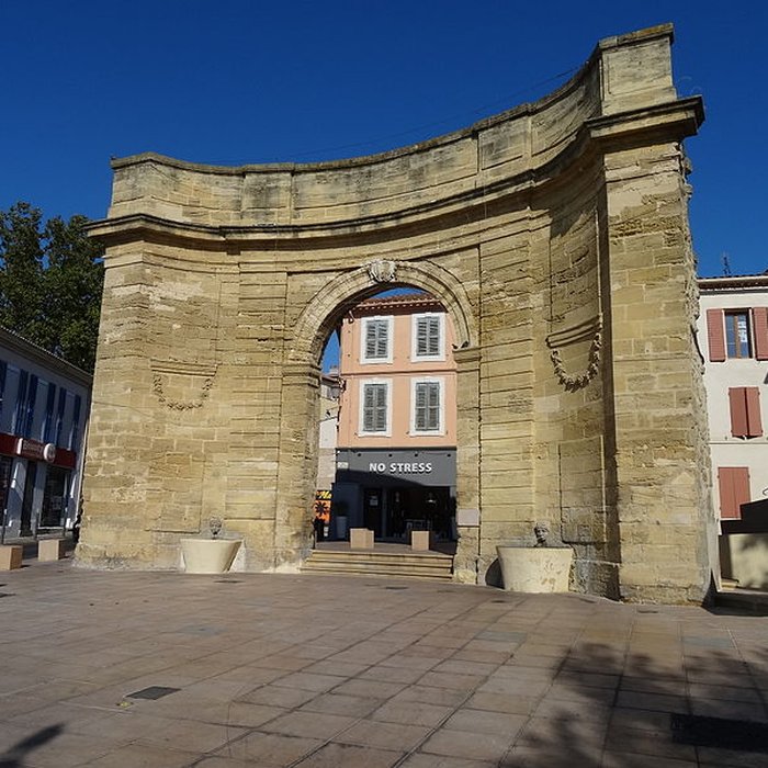 Photo de Porte dArles à Istres