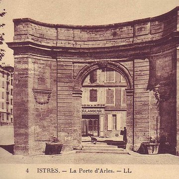 Porte dArles à Istres