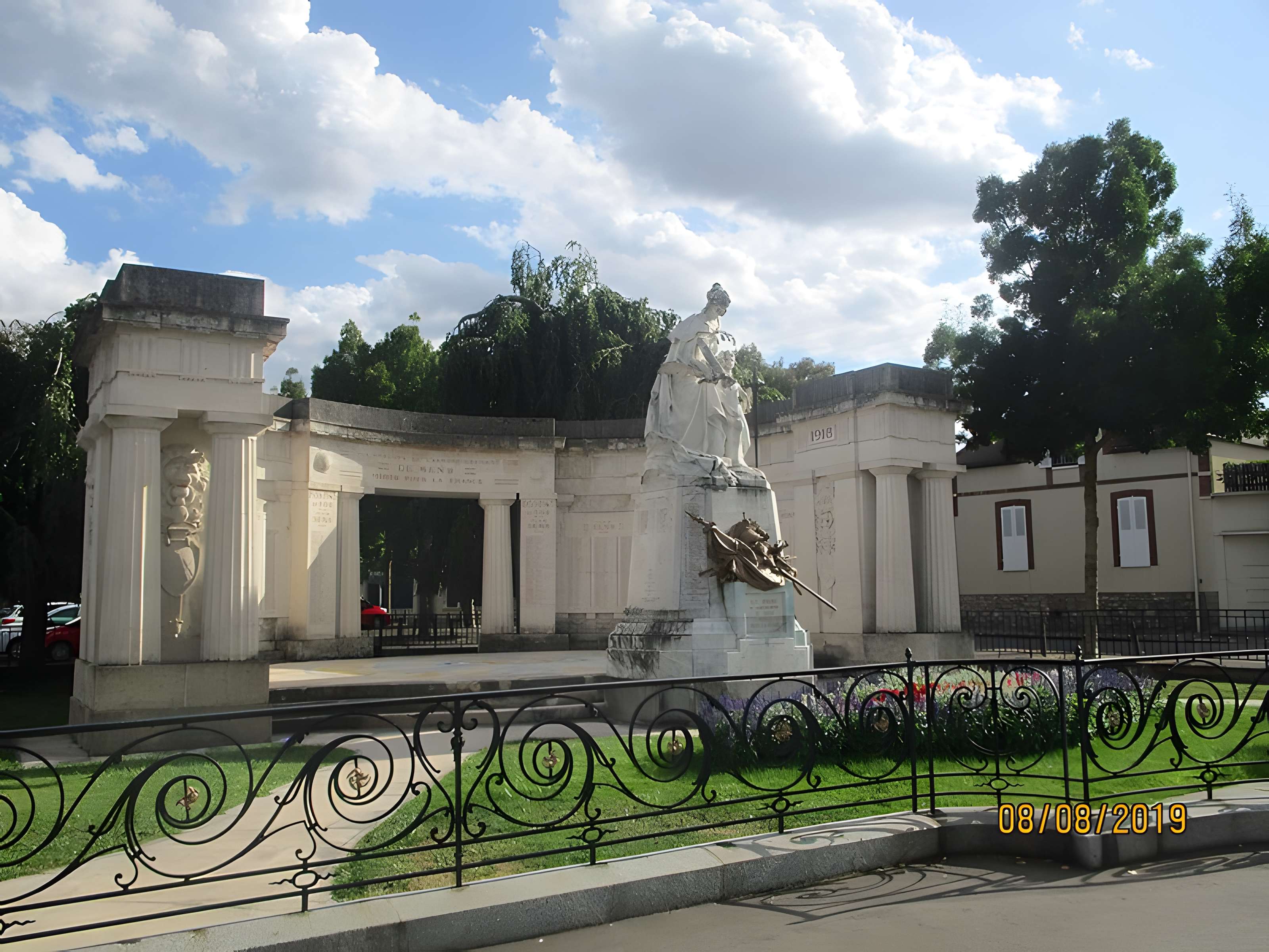 Monument aux morts de l'arrondissement de Sens