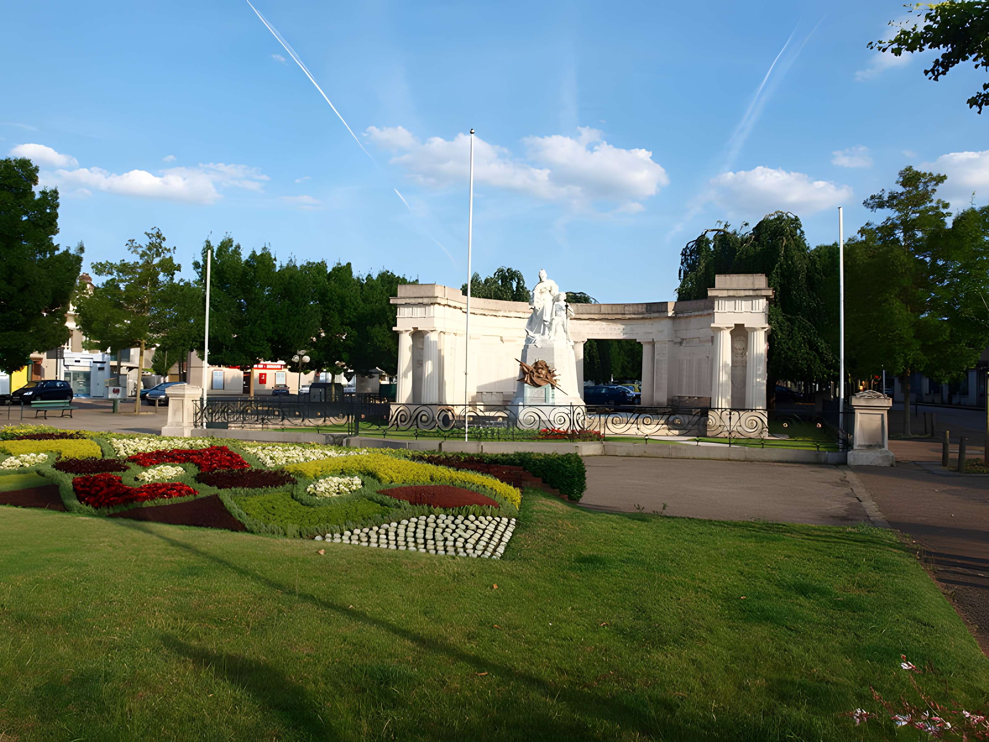 Monument aux morts de l'arrondissement de Sens