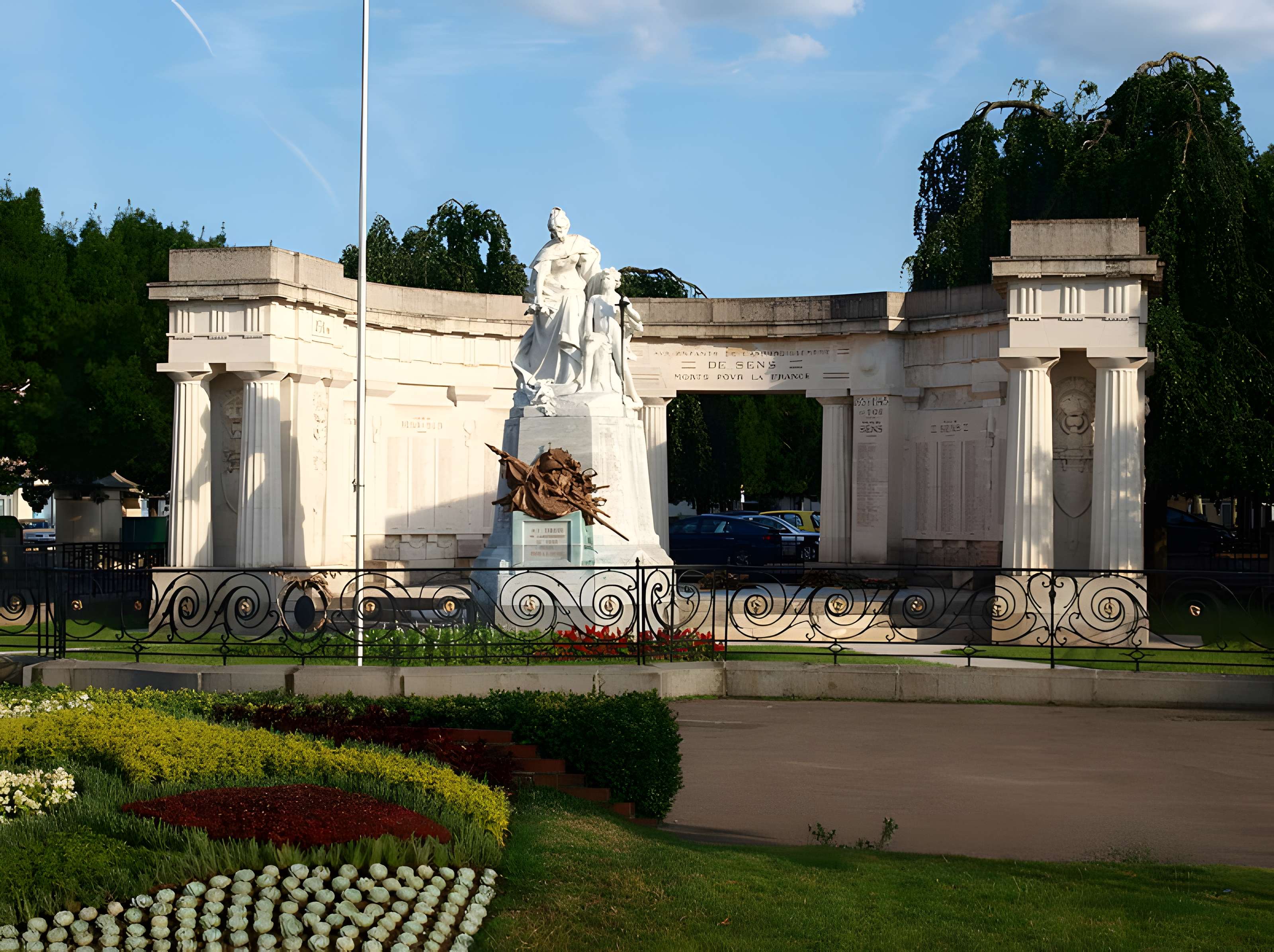 Monument aux morts de l'arrondissement de Sens