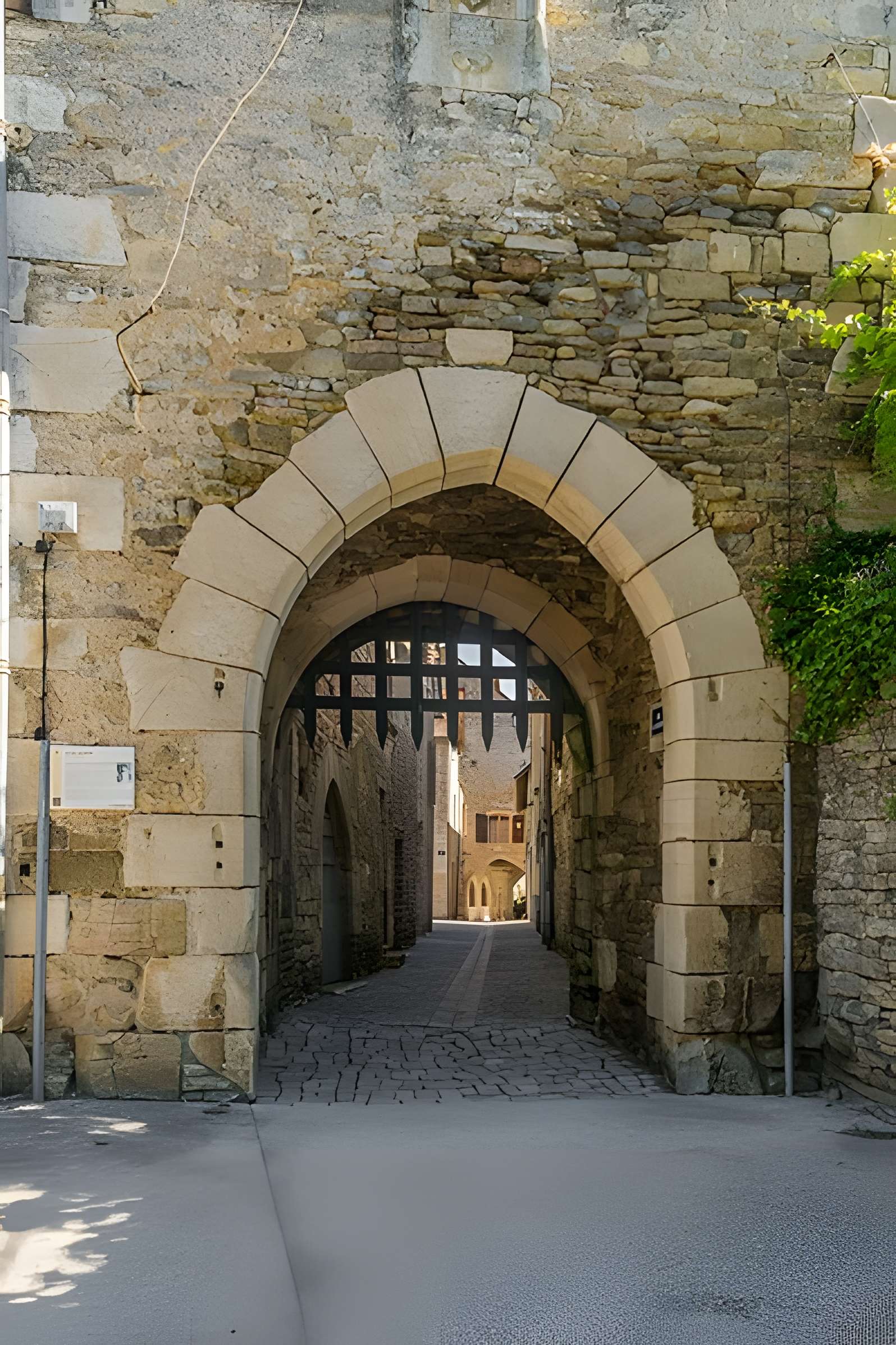 Porte de Cardalhac à Villeneuve