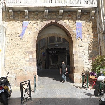 Porte de Fenouillet à Hyères