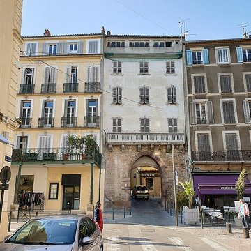 Porte de Fenouillet à Hyères
