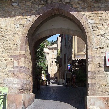 Porte de Fenouillet à Hyères