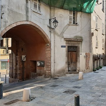Porte de Fenouillet à Hyères