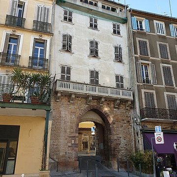 Porte de Fenouillet à Hyères