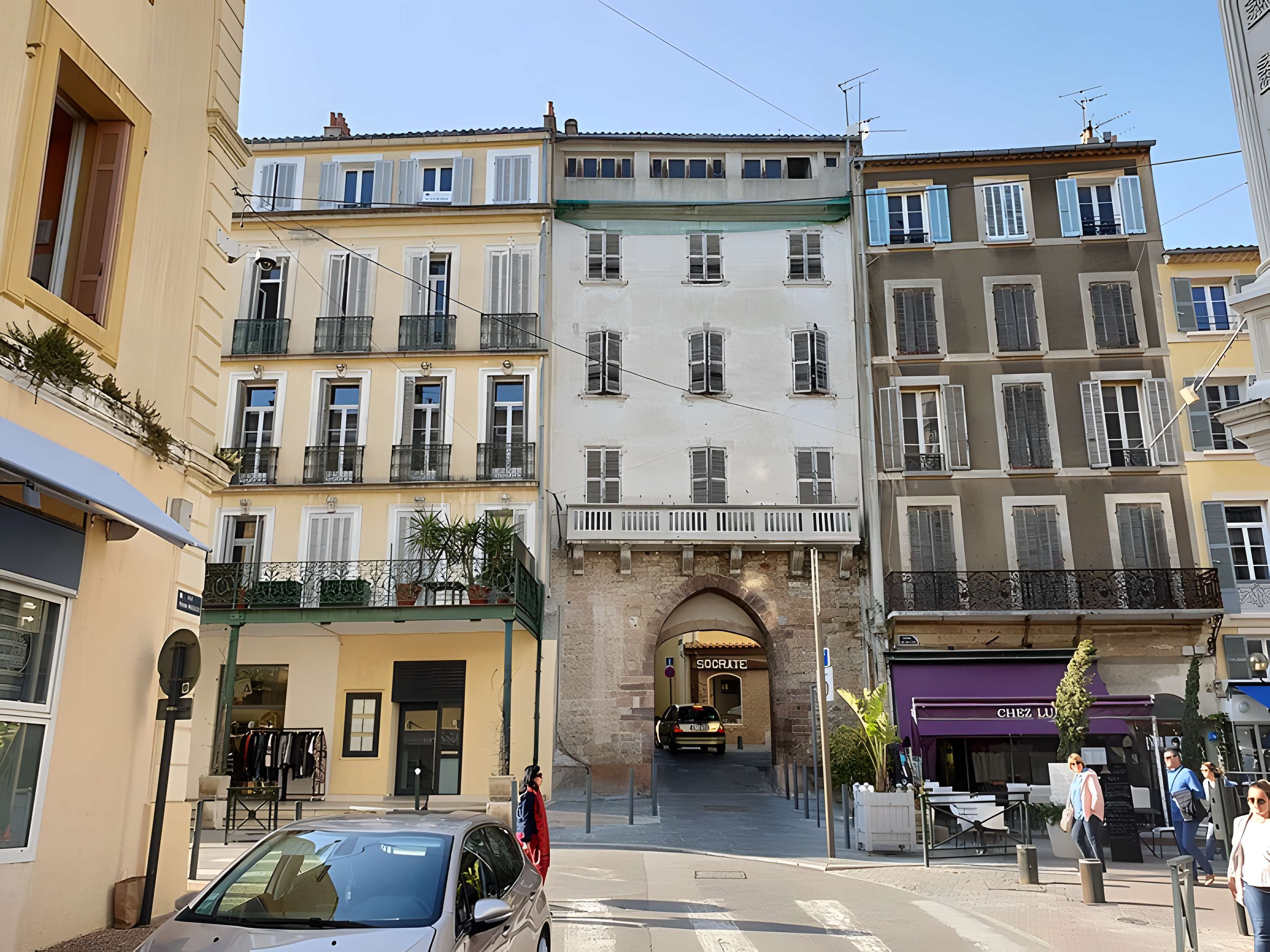 Porte de Fenouillet à Hyères