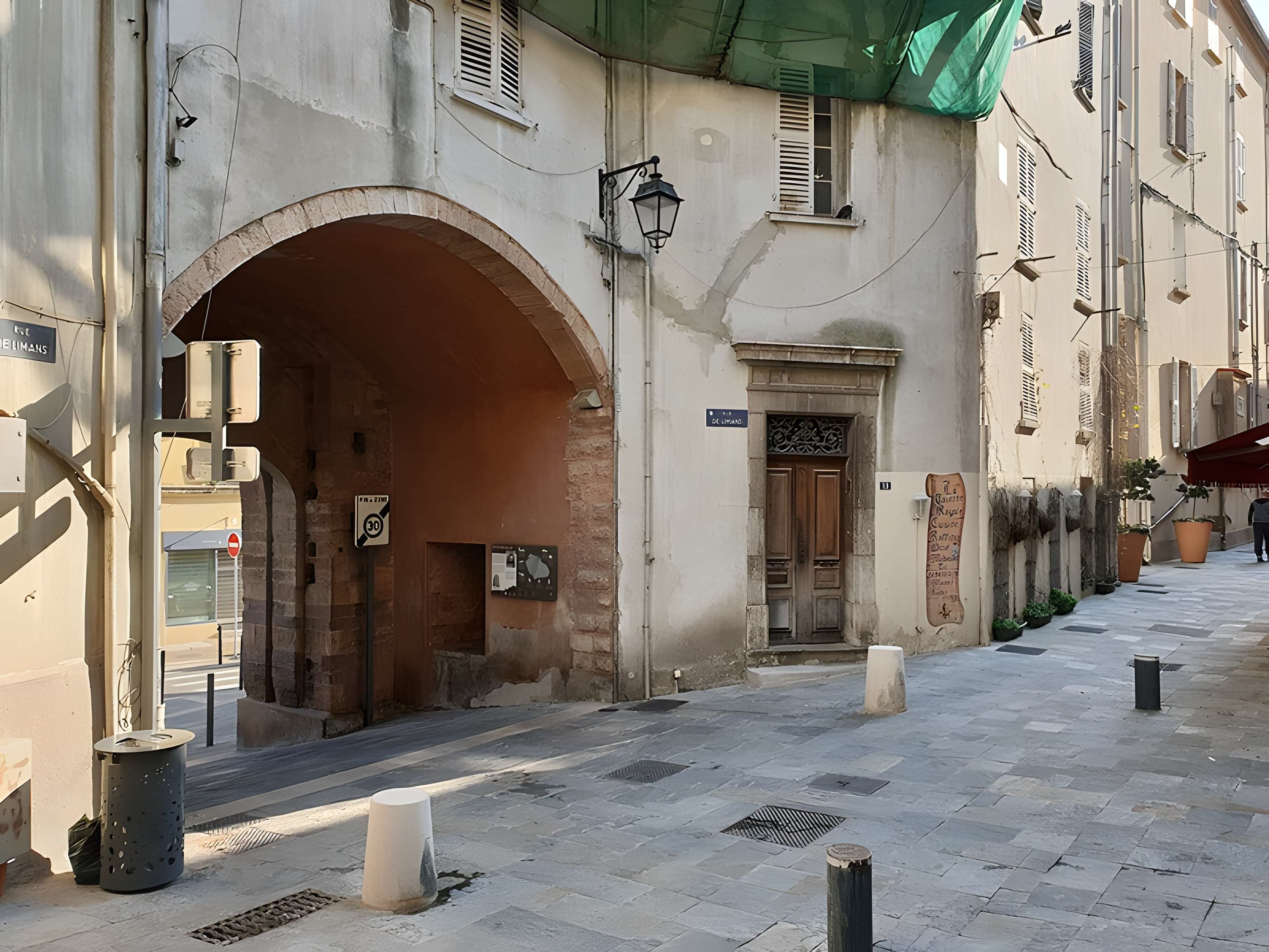 Porte de Fenouillet à Hyères