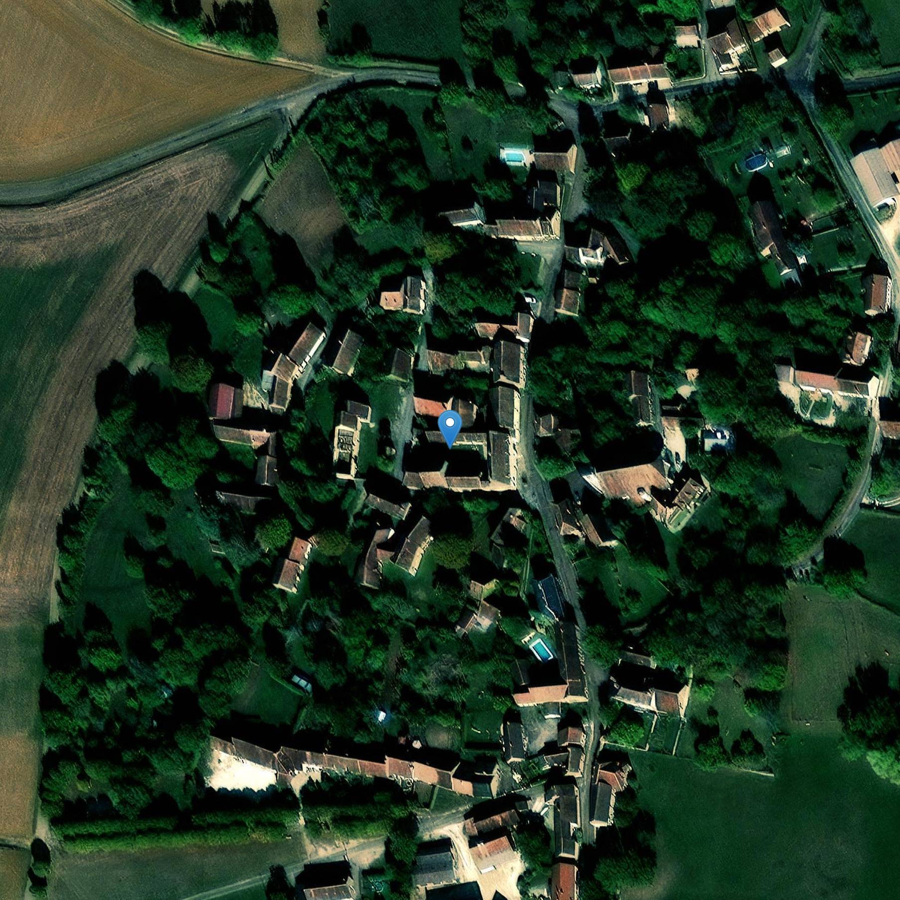 Photo de Maison du Prévost et Aux inscriptions situés dans le hameau de Perreux