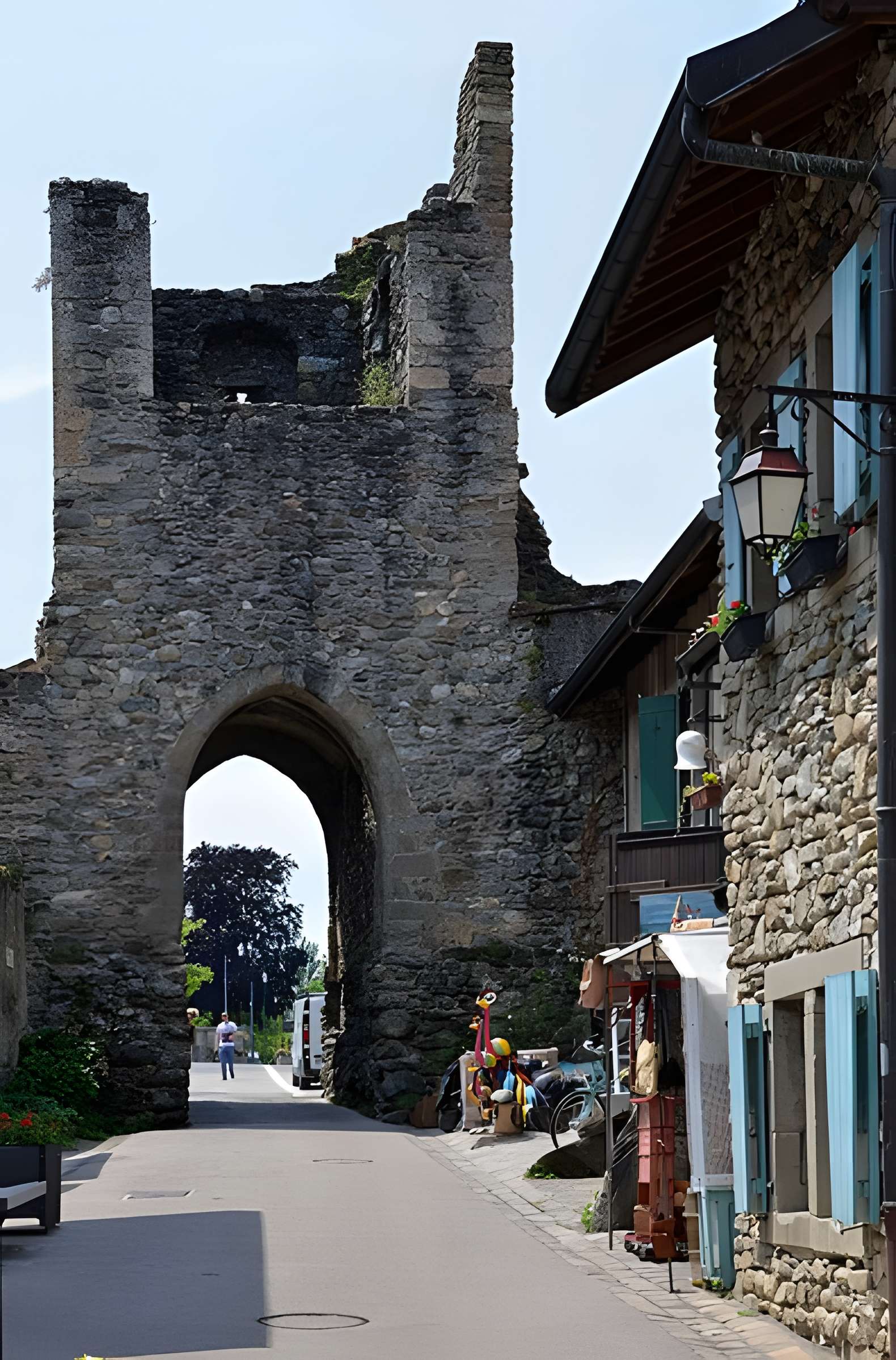 Porte de Genève à Yvoire