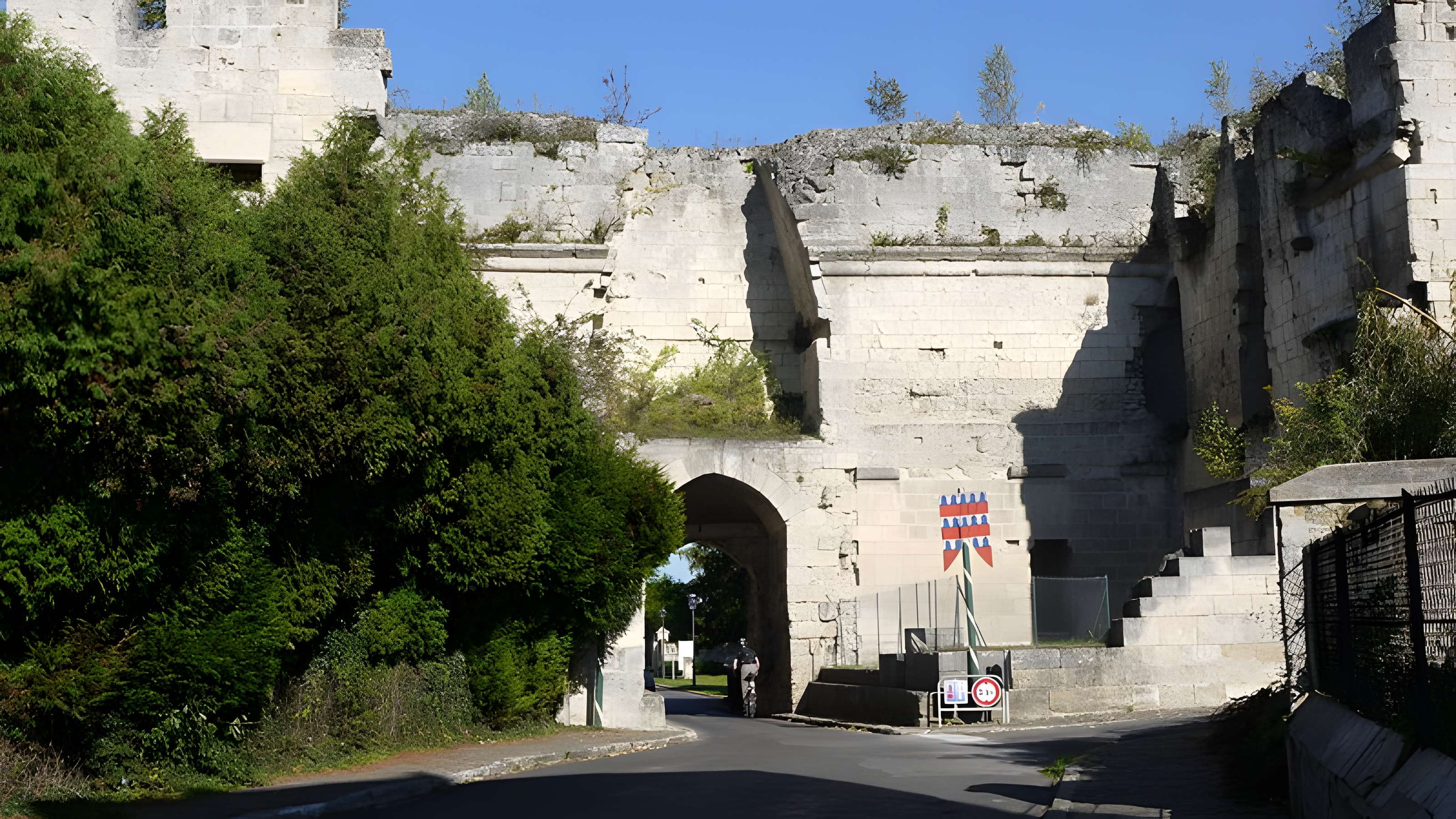 Porte de Laon à Coucy-le-Château-Auffrique 
