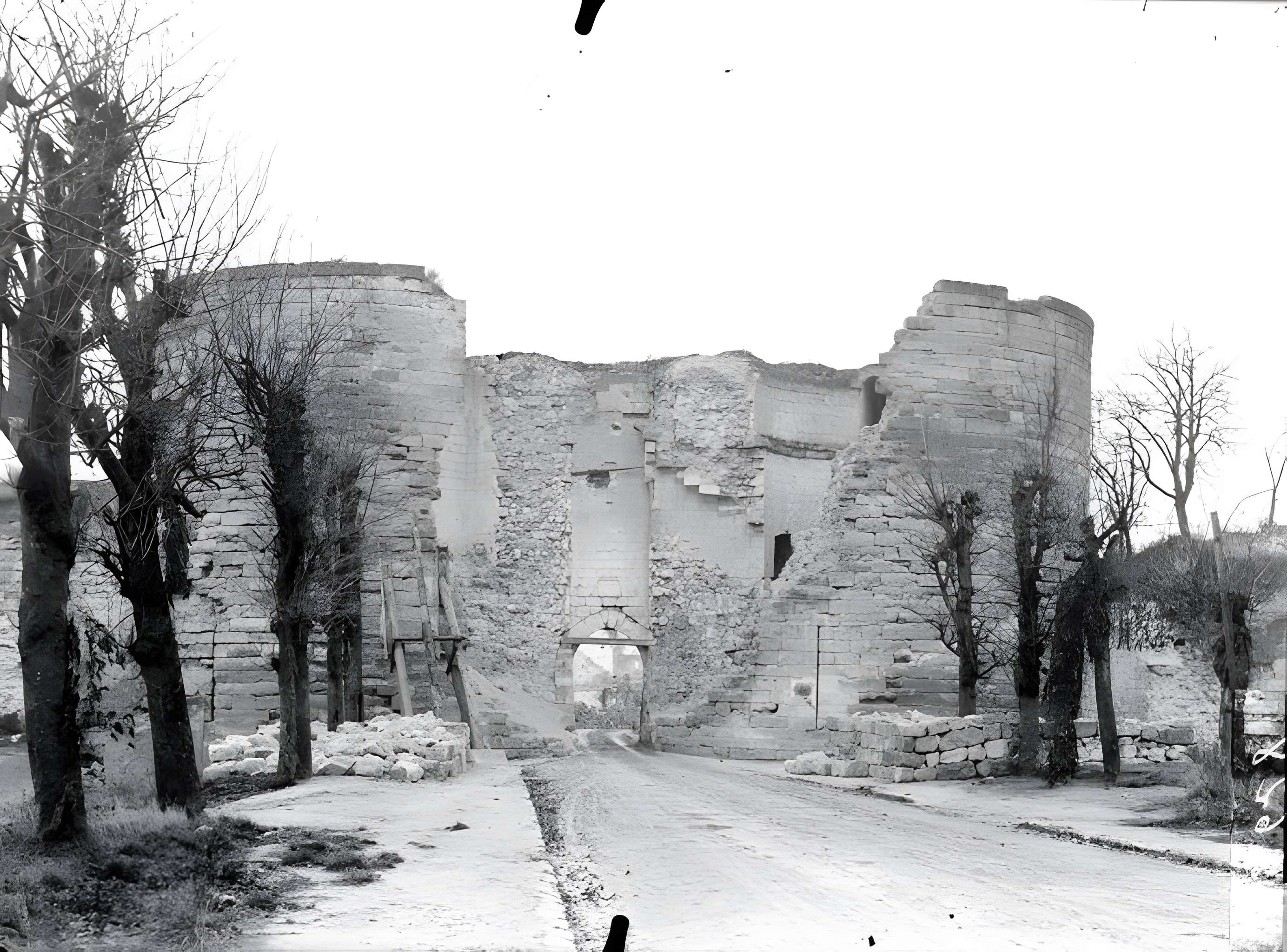 Porte de Laon à Coucy-le-Château-Auffrique
