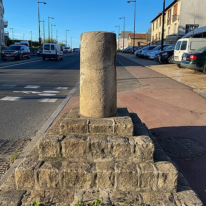 Photo de Borne à fleur de lys n 21