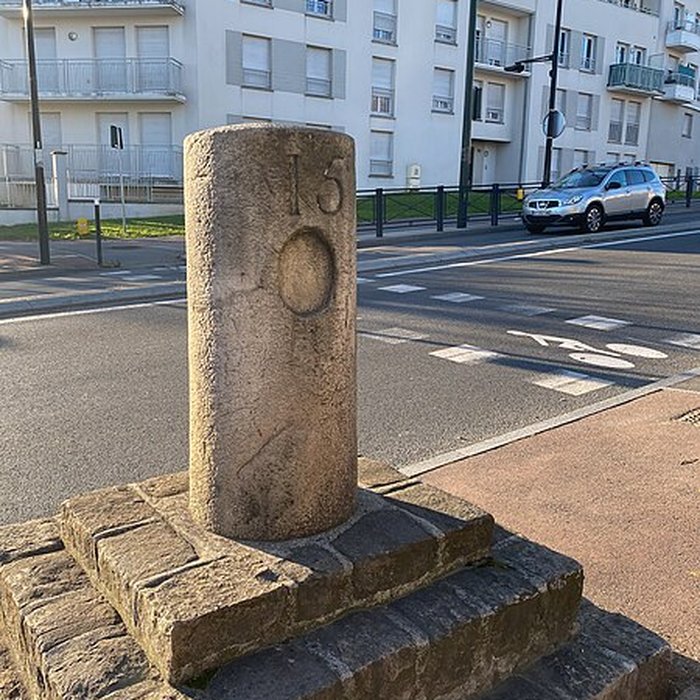 Photo de Borne à fleur de lys n 21