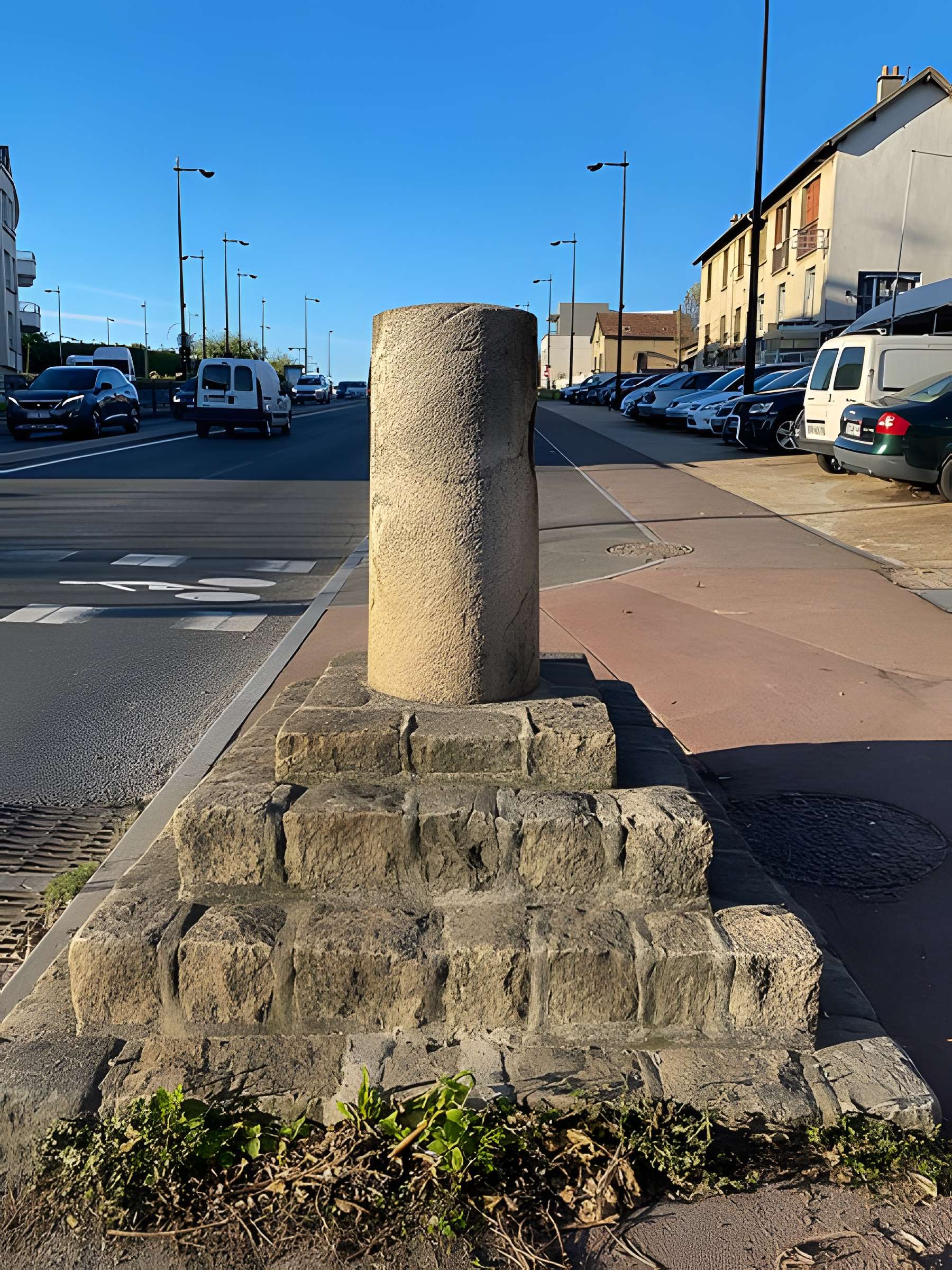 Borne à fleur de lys n° 21